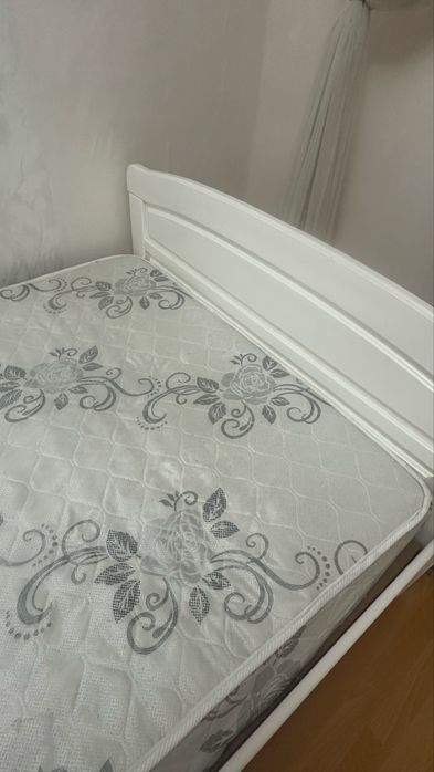 Продаю белую кровать