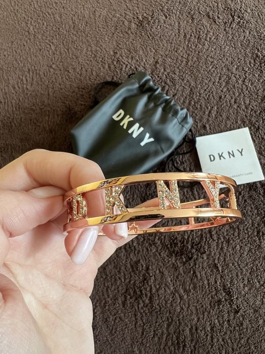 Гривна DKNY с кристали Сваровски