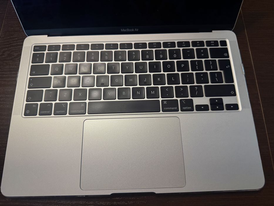 MacBook Air M1 13” 8GB/256GB + кутия и зарядно
