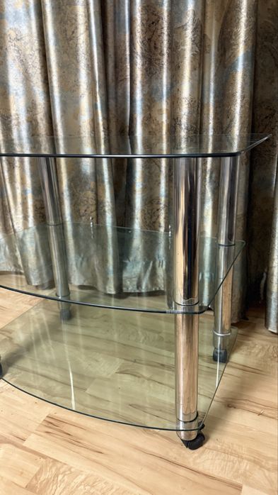 Продам столик в хорошем состоянии