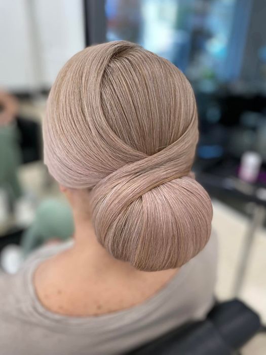 Coafez la domniciliu și make up 100 lei