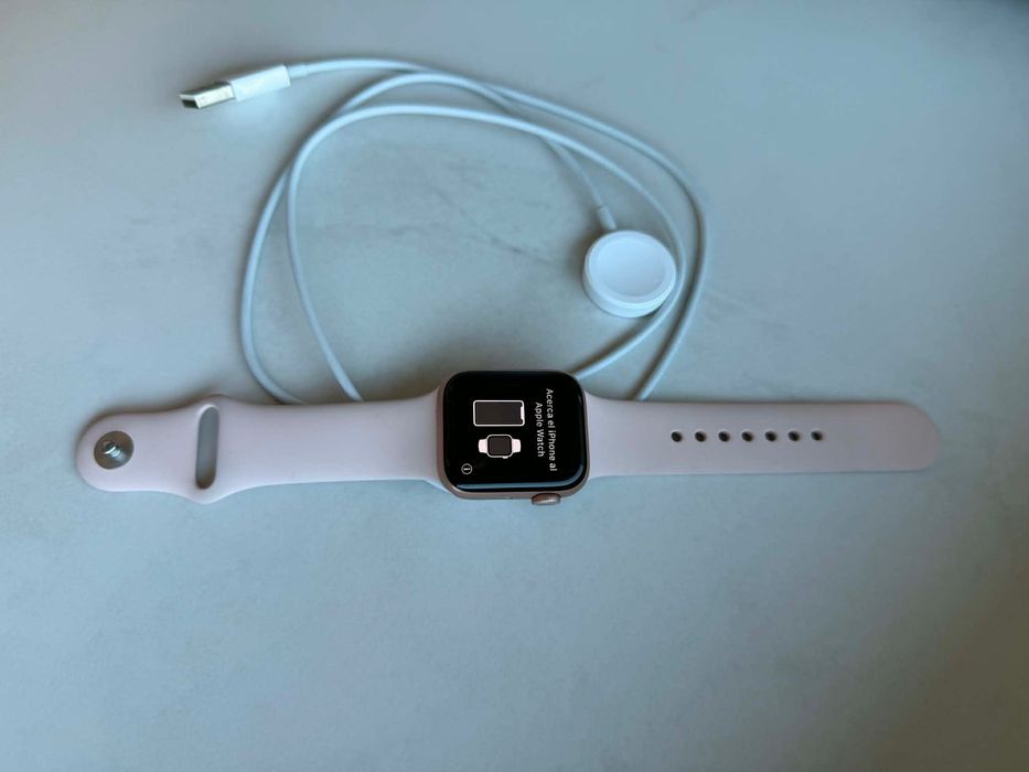 Часовник Apple Watch SE