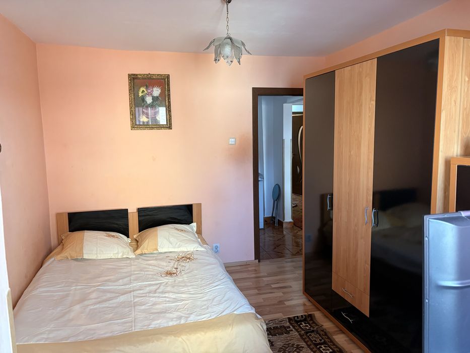 Inchiriez apartment cu 3 camere
