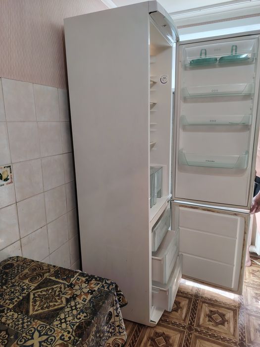 Продам холодильник Electrolux