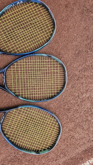 Vand 3 rachete yonex e zone 100l 285grame