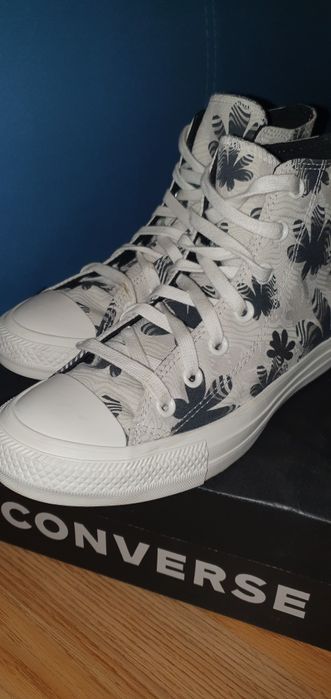 Vând Converse mărimea 37.5