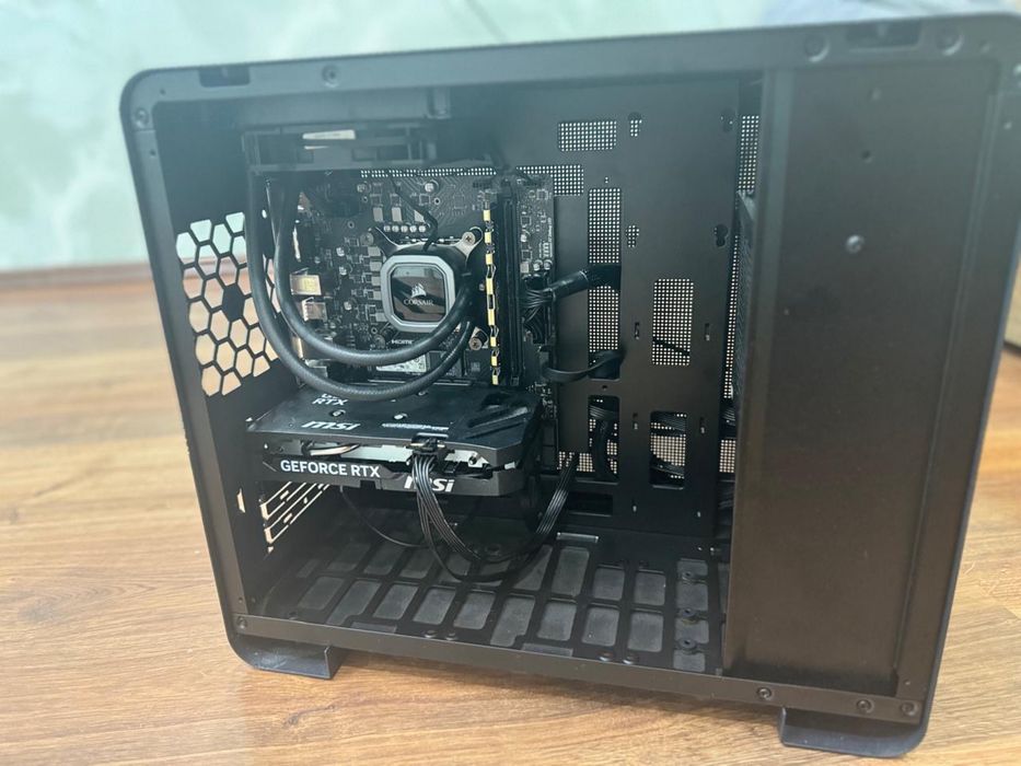 Мощный системный блок для игр и работы!
