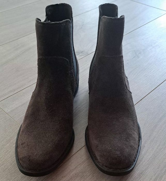 Vând încălțăminte neutilizată sau folosită puțin