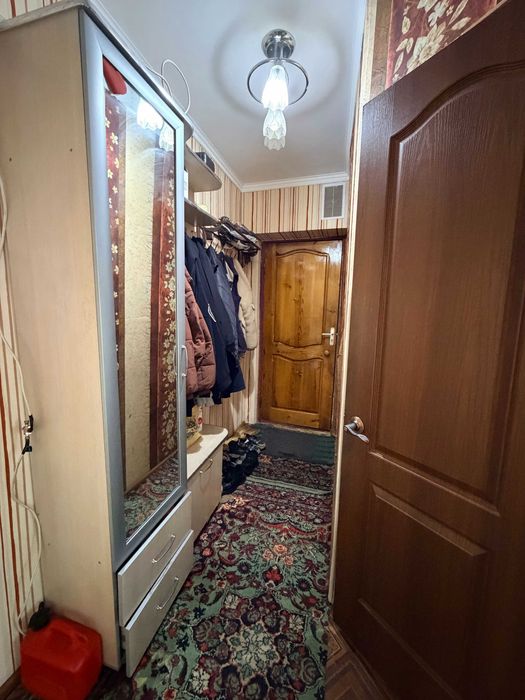 Продам  2- ком  Абая 93