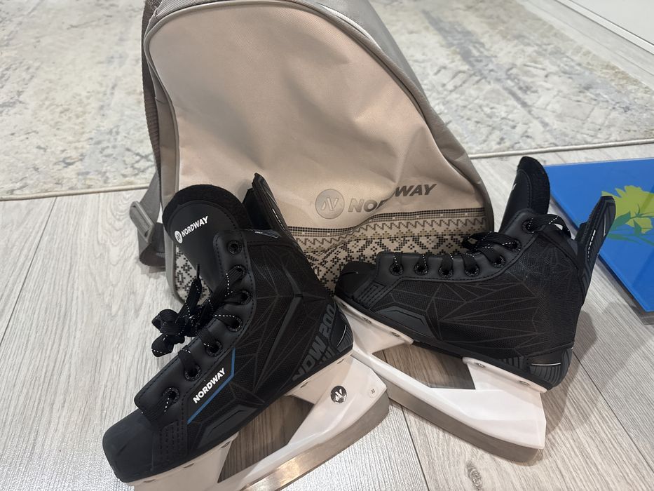 Коньки с сумкой 33 размер, лезвие наточенные