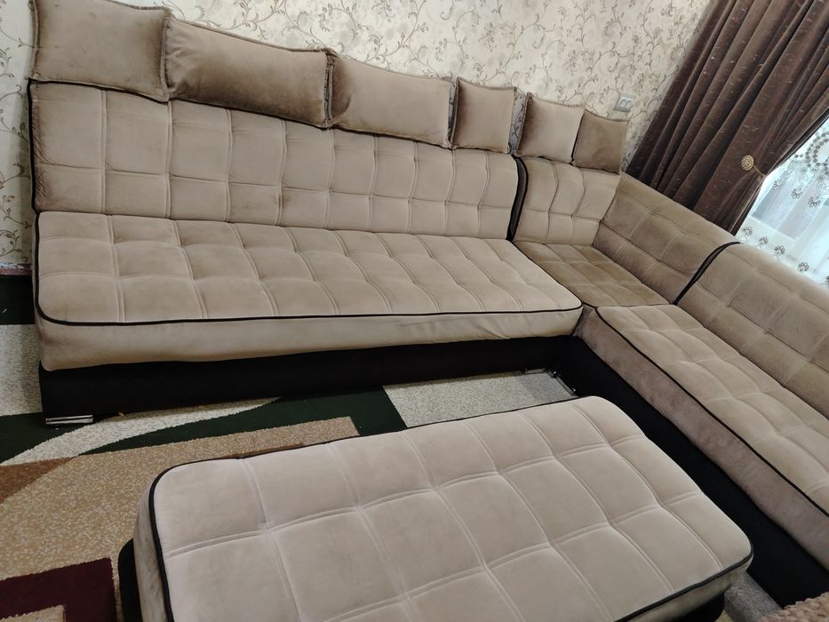 Диван уголок сотилади.