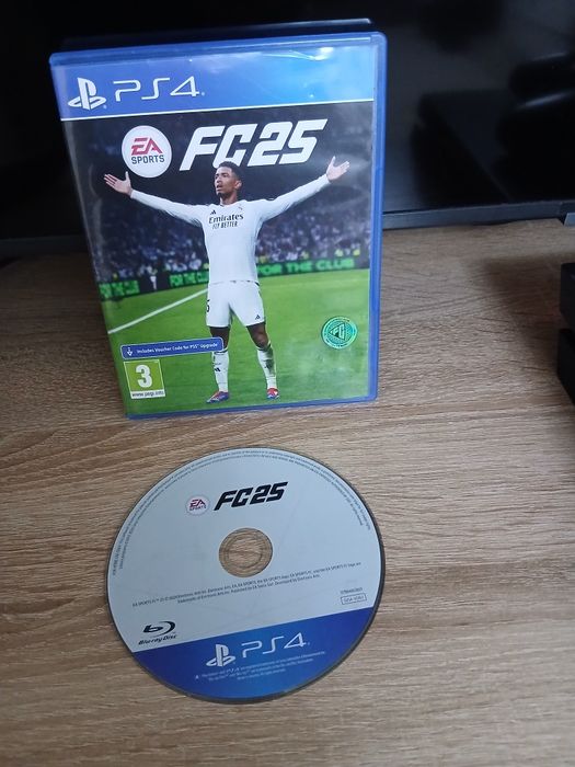 PS 4 в идеальном состоянии