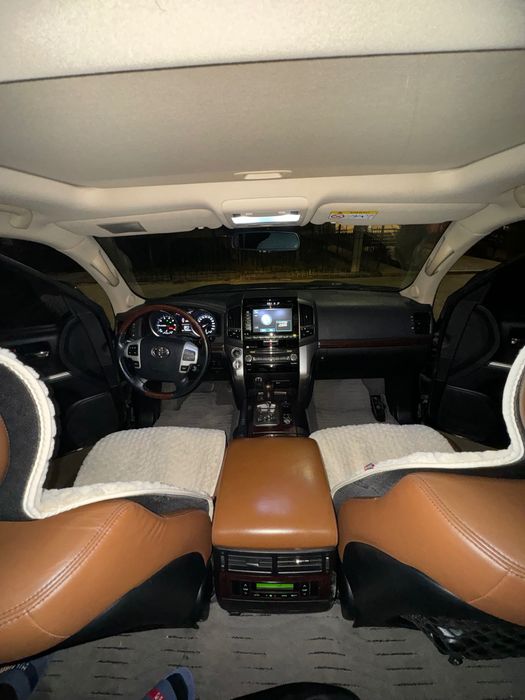 Продаётся Toyota Land Cruiser 200
