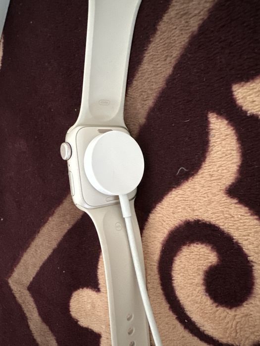 Продаются оригинальные часы Aplle Watch Se