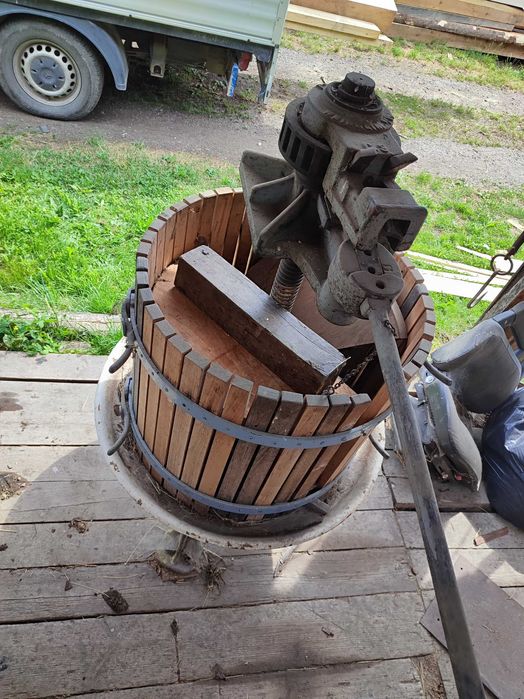 Presă și tocător pentru struguri / fructe