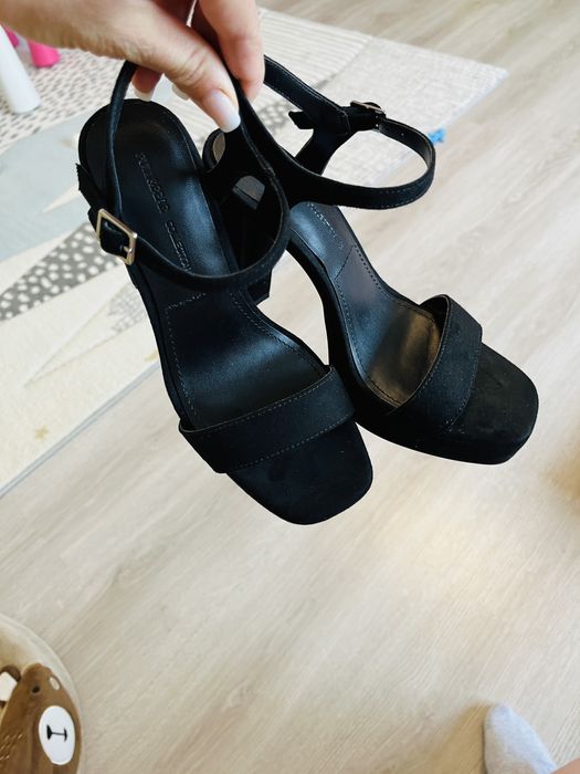 Sandale negre stradivarius