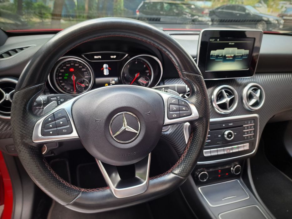Mercedes A180d AMG Line (2017)