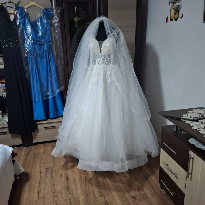 Vand rochie de mireasa