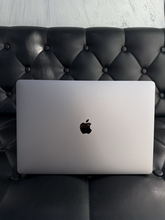 Apple MacBook Pro 2019 i9 16GB/1TB в идеальном состоянии