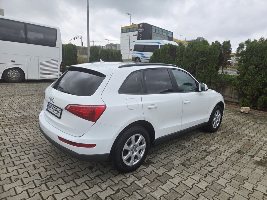 Vând Audi Q5 model 2010