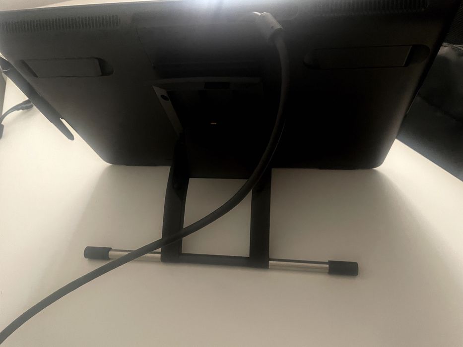 Tableta Grafica Wacom Cintiq 16 inch + Stand ajustabil