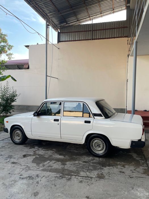 Vaz 2107 sotiladi