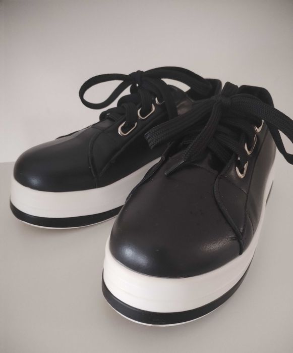 Дамски спортни обувки