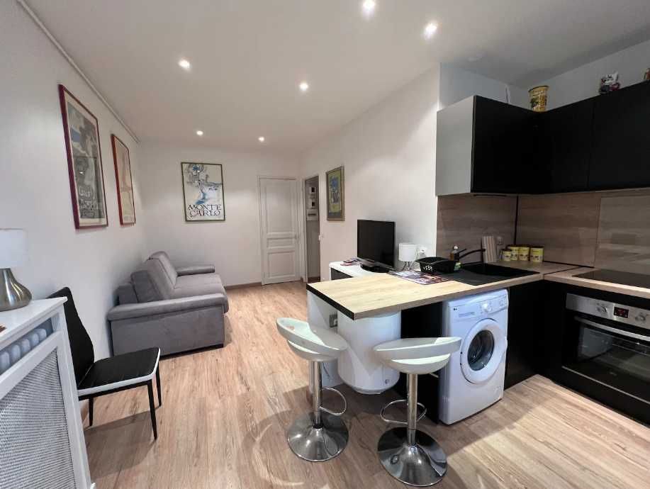 Дава се под наем Двустаен апартамент в Пловдив, Христо Смирненски - 67 кв.м за 331.5 € - Снимка #1