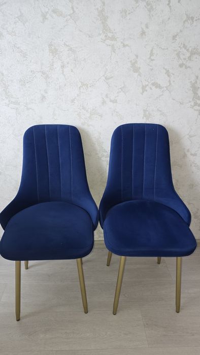 Продам 4 стула,  цвет синий