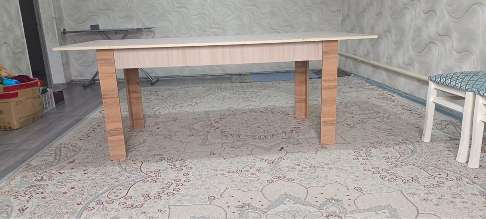 Стол,стулья качественные