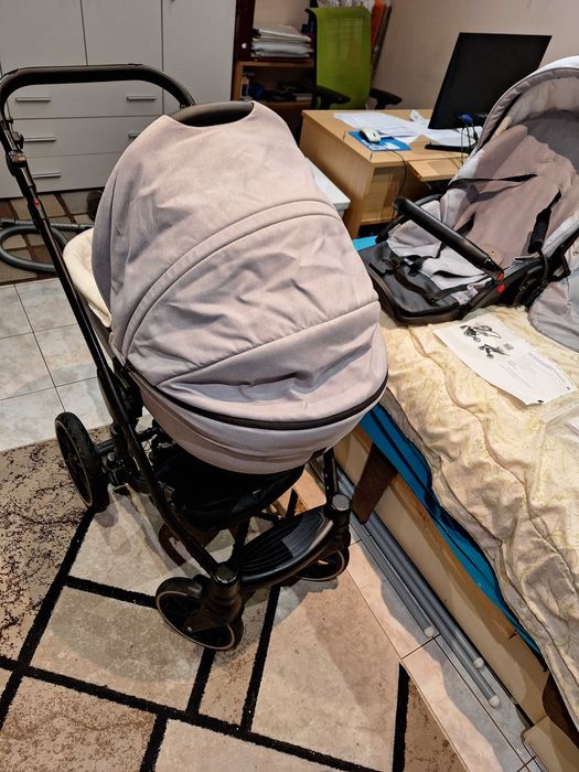 Продавам детска количка с три коша и много функционалности