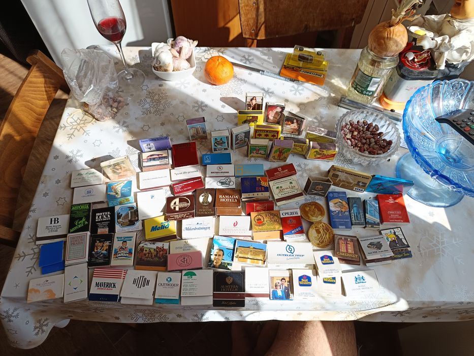 Лот от 80 броя кибрити