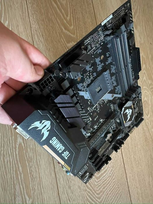 Placă de bază ASUS TUF X470-PLUS GAMING