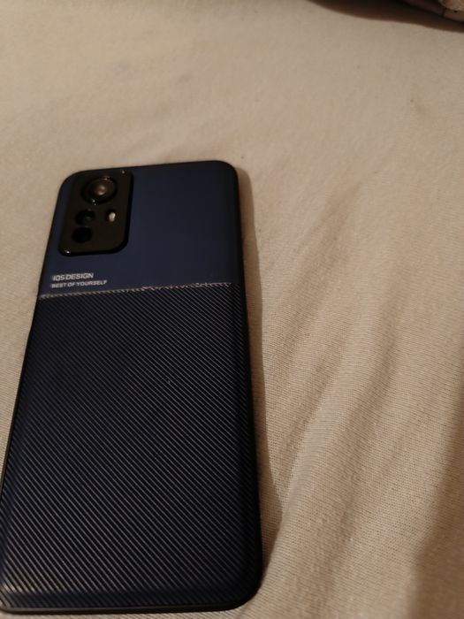 Продавам телефон