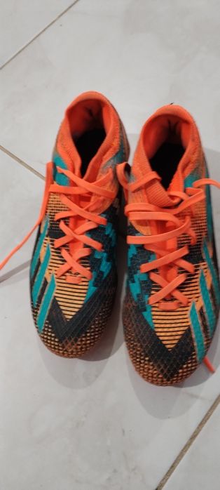 Crampoane pentru fotbal Adidas