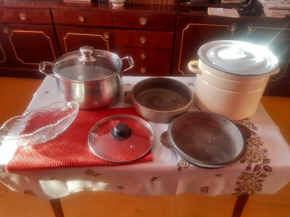 Кастрюли сковородки