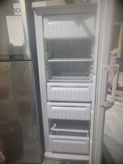 Срочно продам морозилку