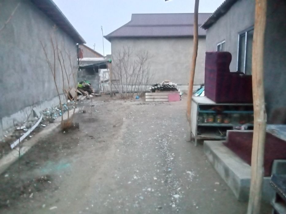 Mahallada uy sotiladi..