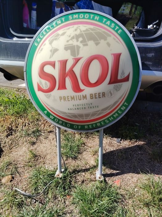 Reclama luminoasa bere Skol