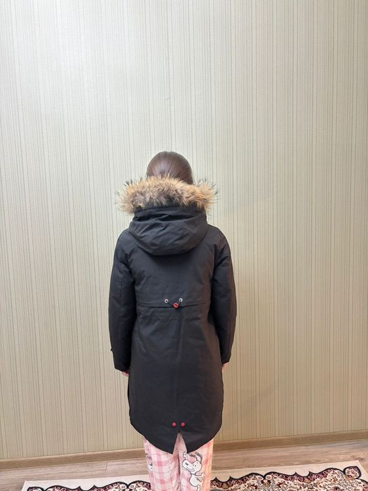 Продам парку женскую