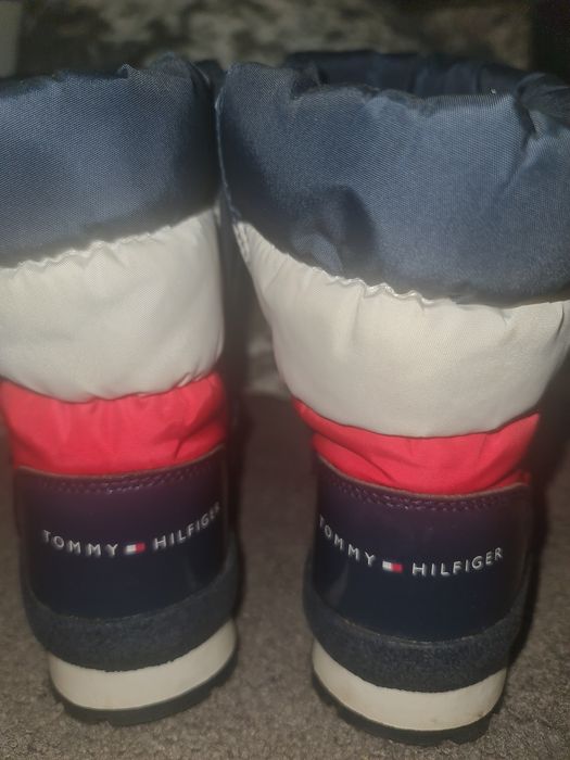 Cizmulite Tommy nr 25. Nu recomand pt copiii cu piciorul prea gros.