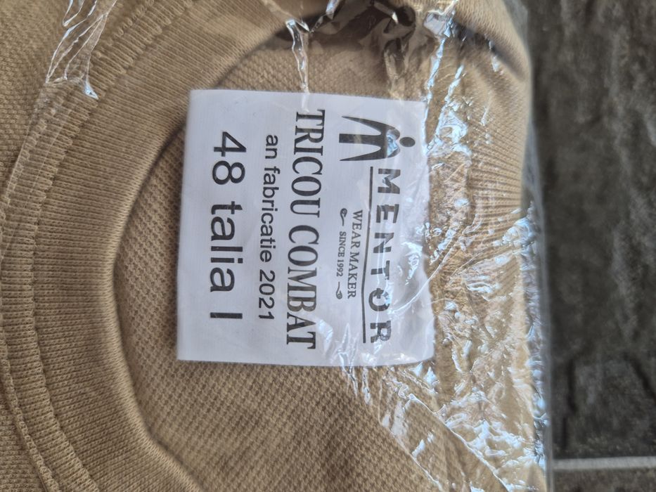 Tricouri combat diferite modele