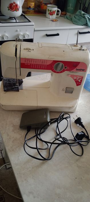 Продам швейную машинку
