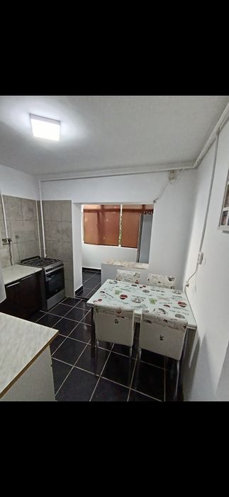 Inchiriez apartament zona Modern /Andrei Saguna