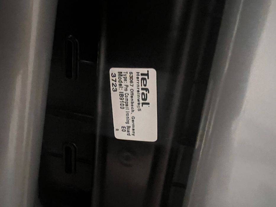 Masă de călcat Tefal Pro Compact IB9100 – stabilă, profesională