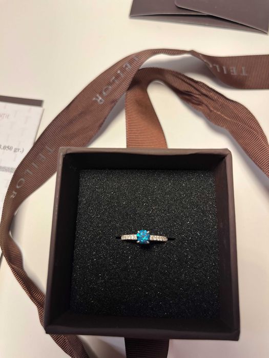 vand inel cu diamante marca Teilor