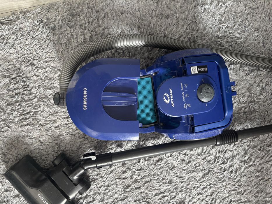 Vand aspirator intro stare foarte buna samsung