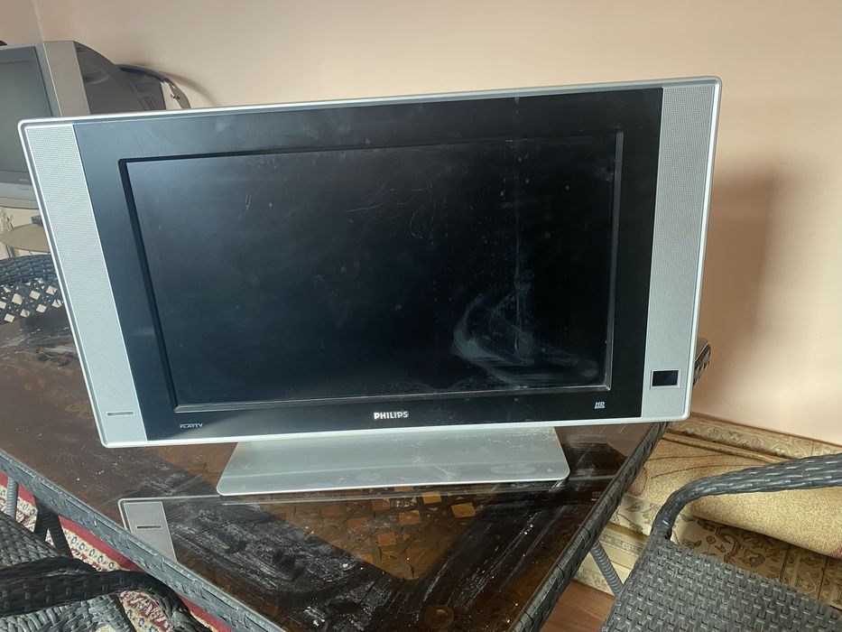 Телнвизор две штуки рабочие с пультом