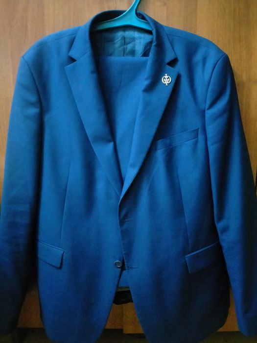 Продается костюм (педжак и брюки)