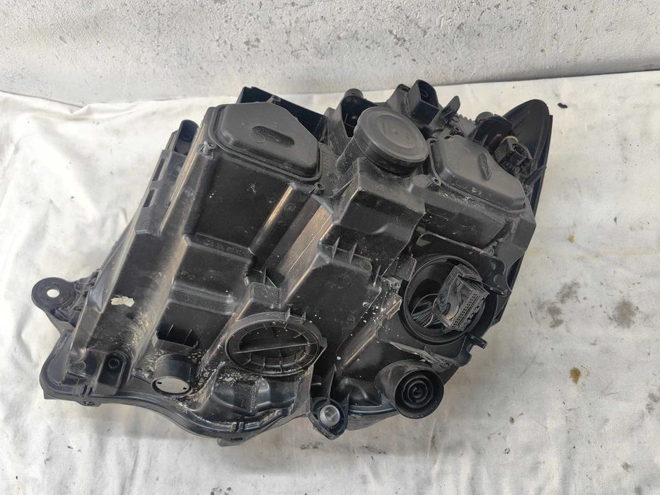 Оригинални  фарове Ляв Десен  Vw T6.1  Transporter Full Led